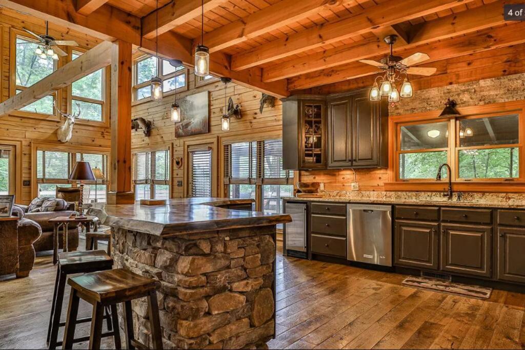 Blue Ridge Bliss- Spacious Cabin, Pets, Hot Tub! Exteriör bild