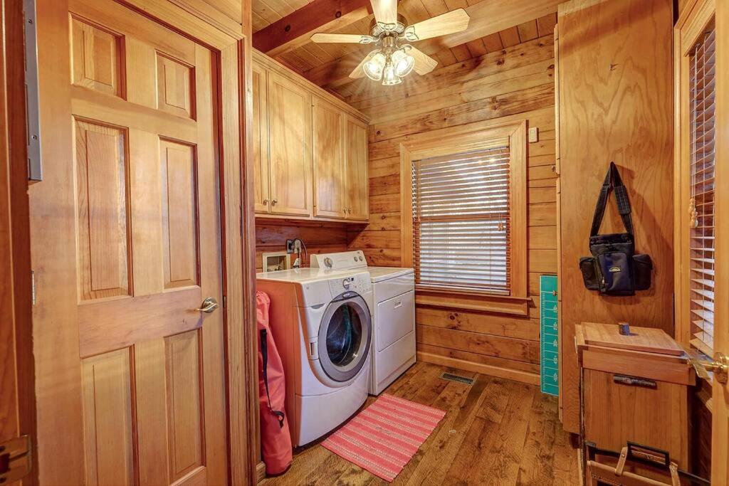 Blue Ridge Bliss- Spacious Cabin, Pets, Hot Tub! Exteriör bild