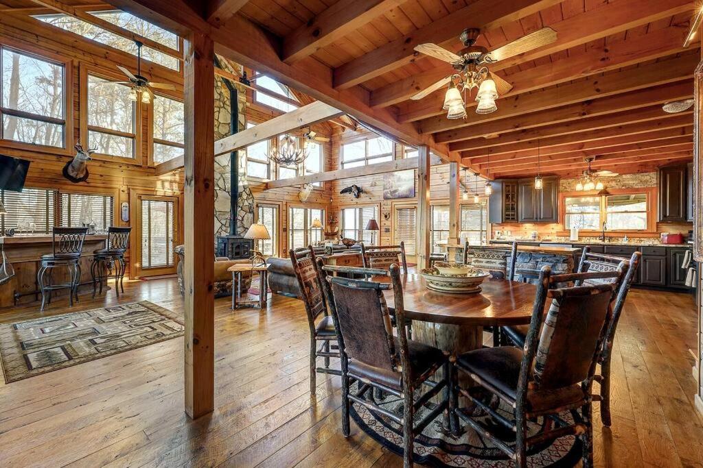 Blue Ridge Bliss- Spacious Cabin, Pets, Hot Tub! Exteriör bild